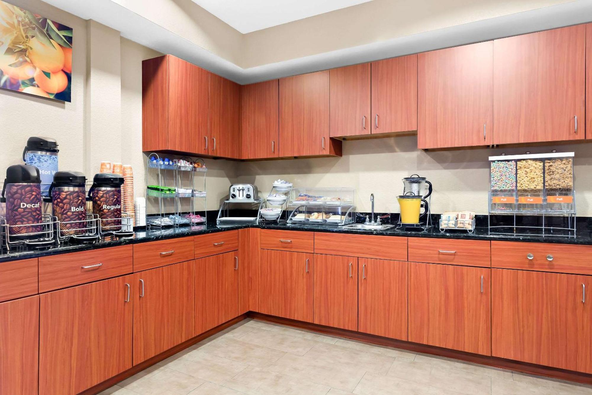Comfort Tampa Airport North 3* West Chase