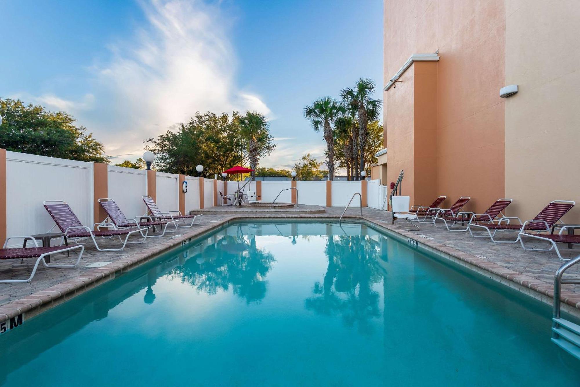 Comfort Tampa Airport North Hotel