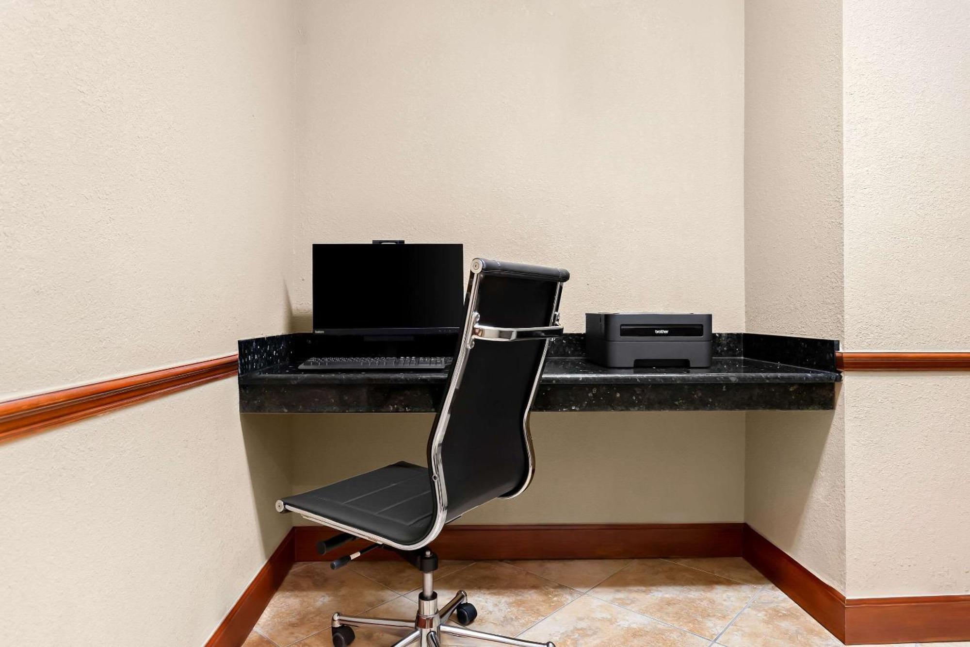 Comfort Tampa Airport North 3* West Chase