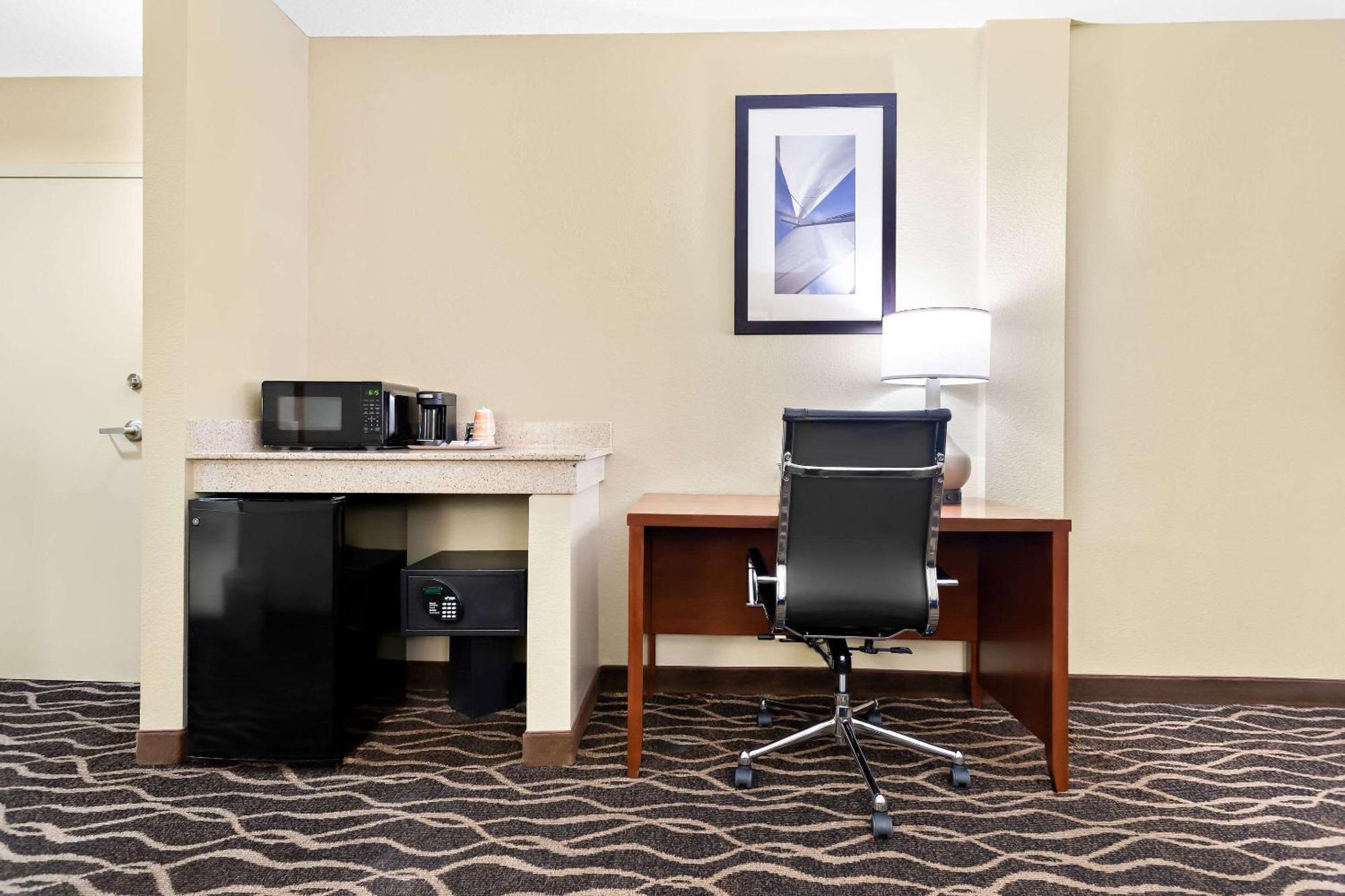 Comfort Tampa Airport North West Chase