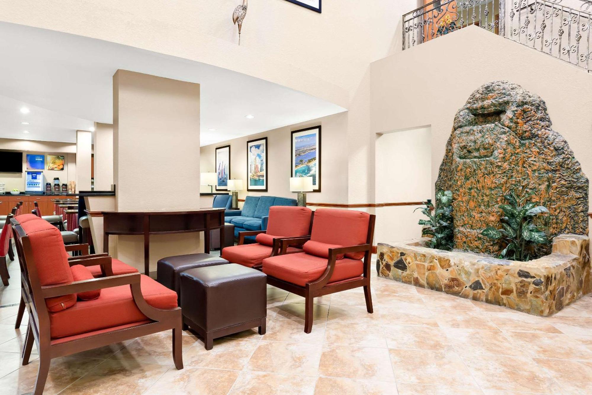 Hotel Comfort Tampa Airport North