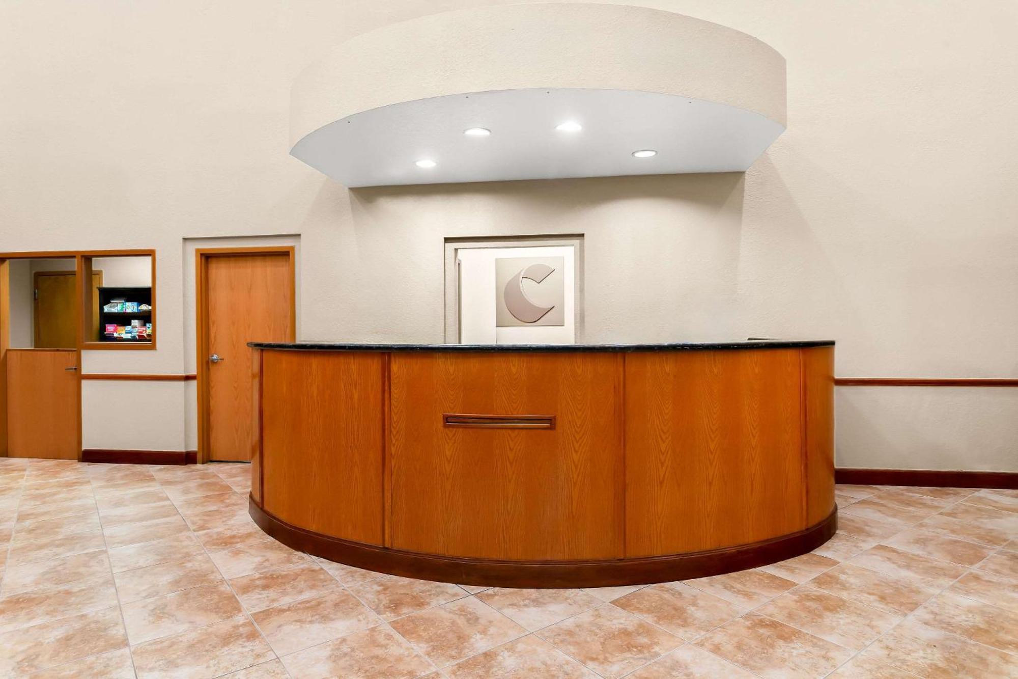 Comfort Tampa Airport North 3*