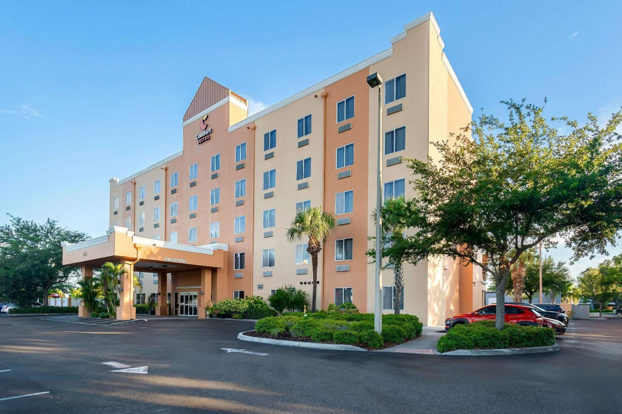 Comfort Tampa Airport North 3*