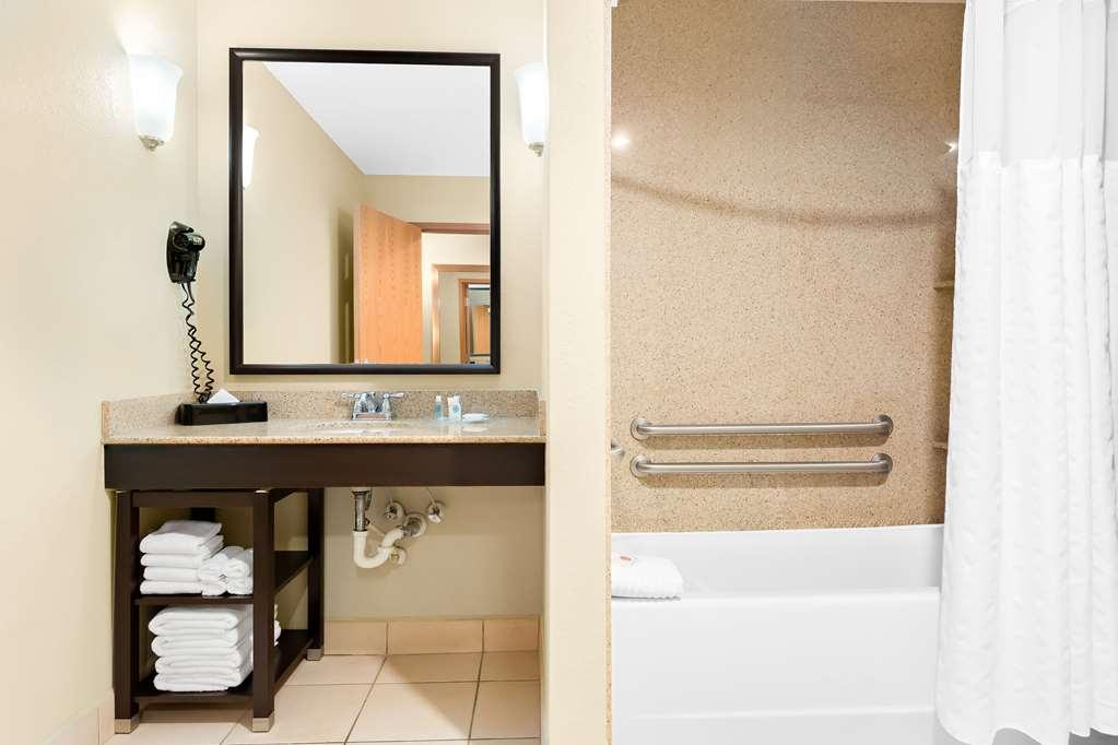 Comfort Tampa Airport North Hotel 3*