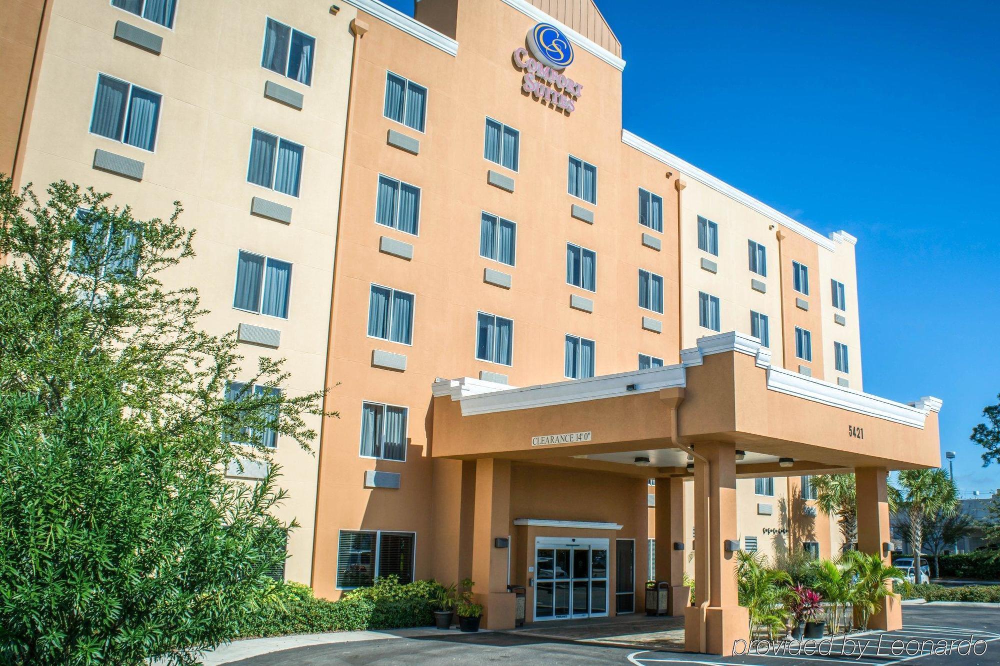 Comfort Tampa Airport North 3* West Chase