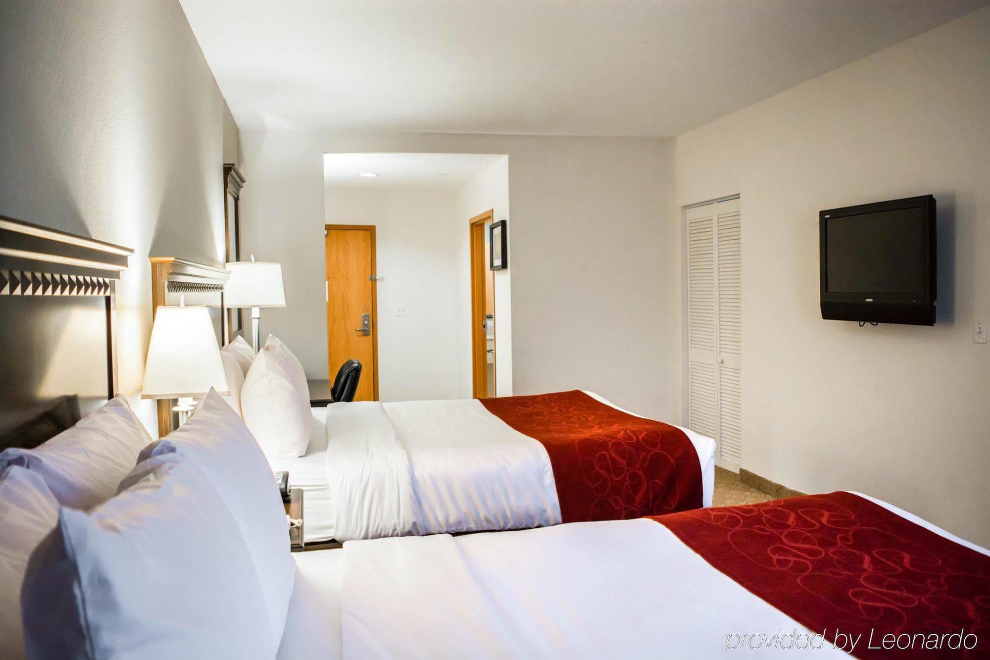 Comfort Tampa Airport North 3*
